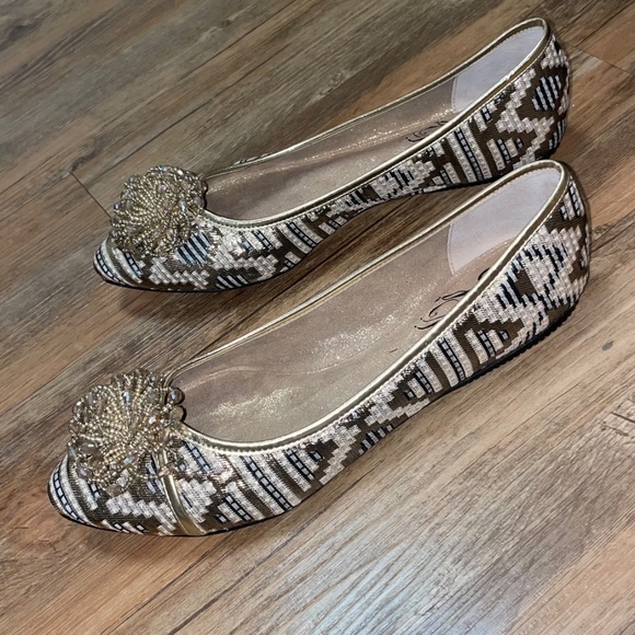 J. Reneé | Geezelouisi Cream Gold Print Flats - Picture 1 of 6